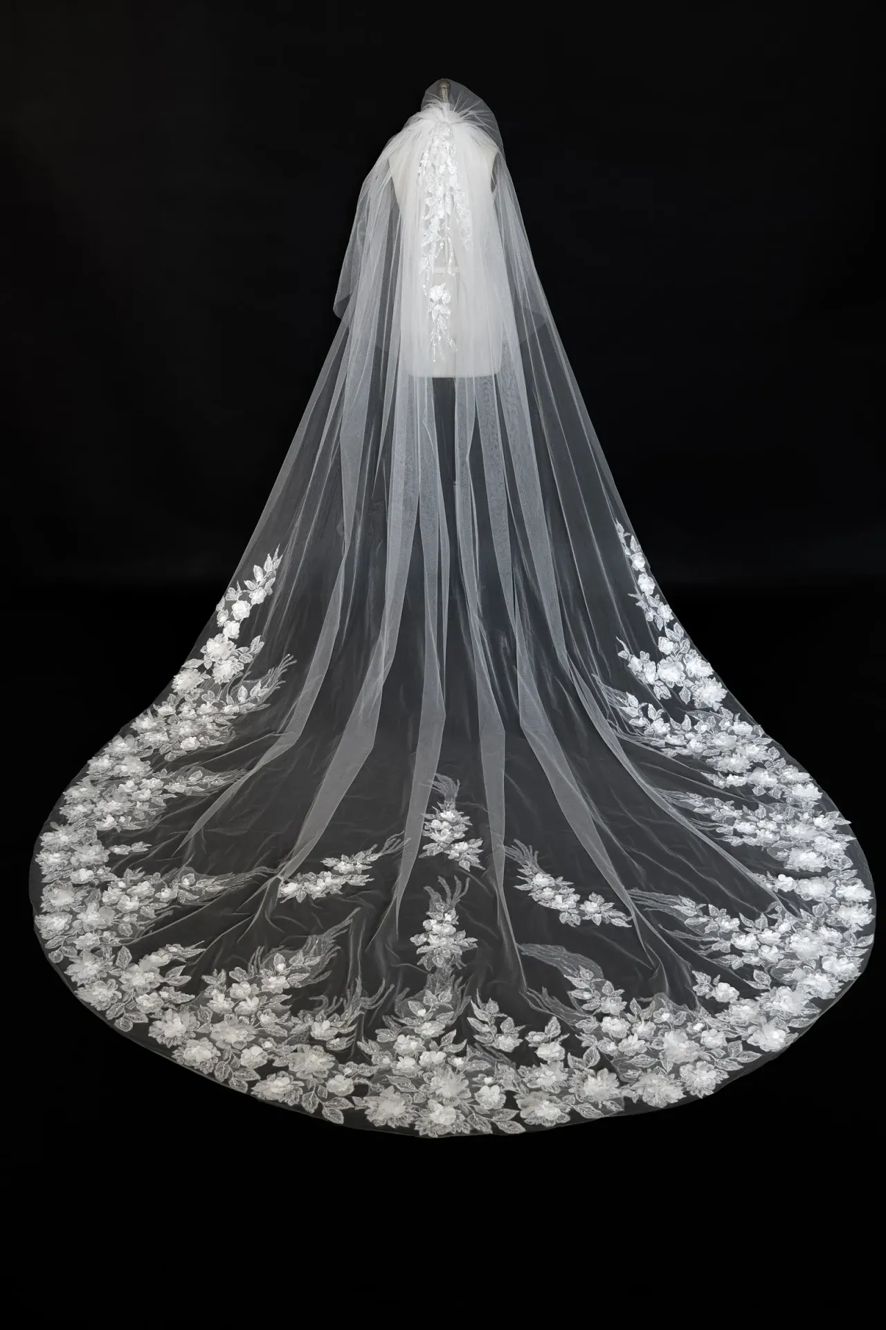 Kelly Veil - image 1
