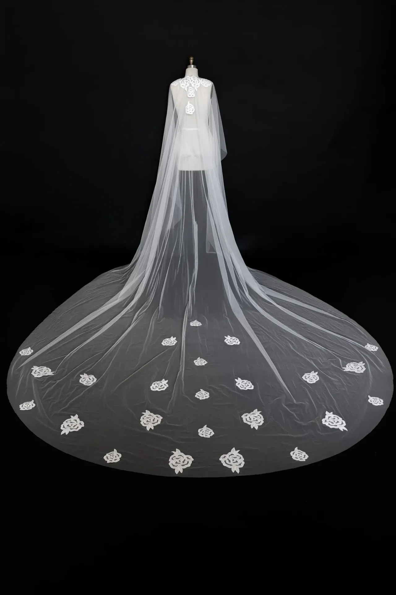 Thalia Veil - image 1